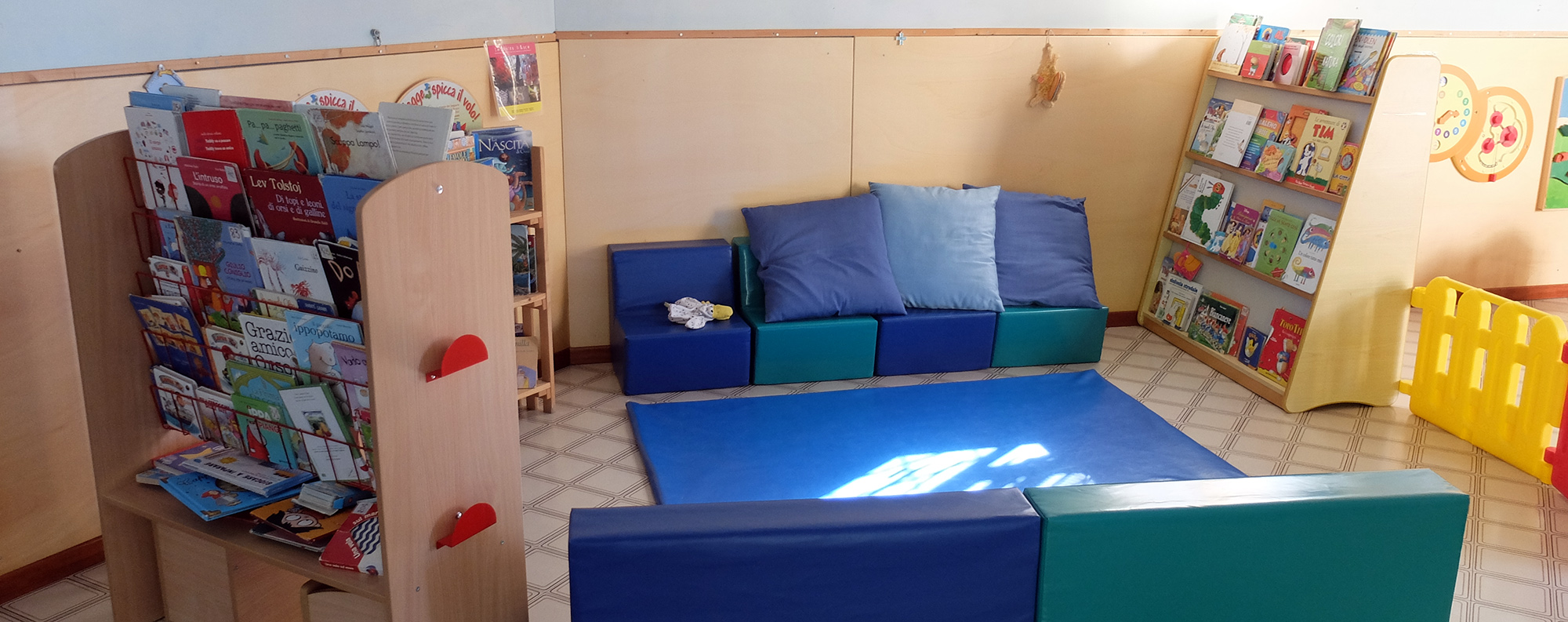 Spazio lettura di libri per bambini